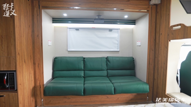 3V0A6432.jpg